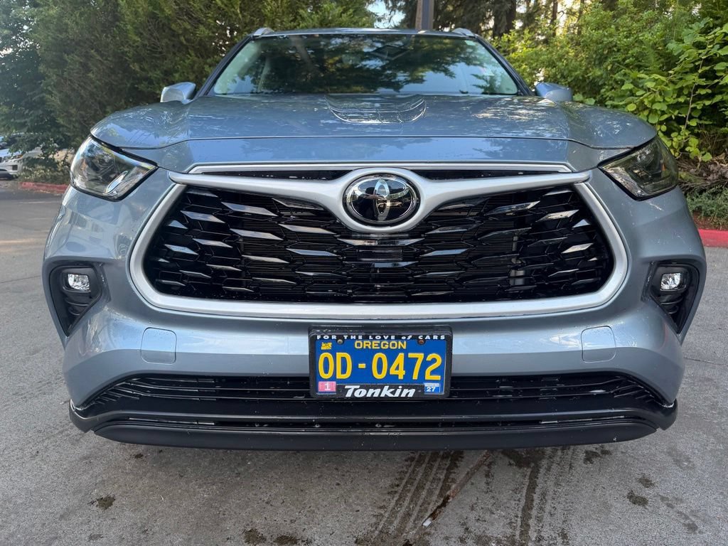 Used 2023 Toyota Highlander XLE FWD image 9