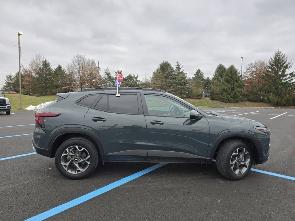Certified 2025 Chevrolet Trax LT w/ Driver Confidence Package image 15