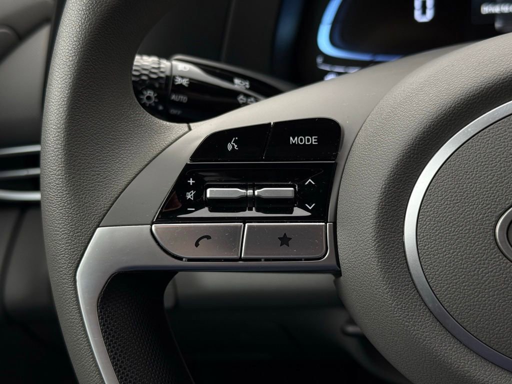 Used 2024 Hyundai Elantra SE image 22