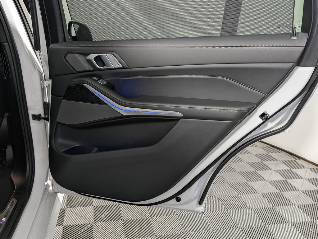 Used 2024 BMW X7 xDrive40i w/ Executive Package image 48
