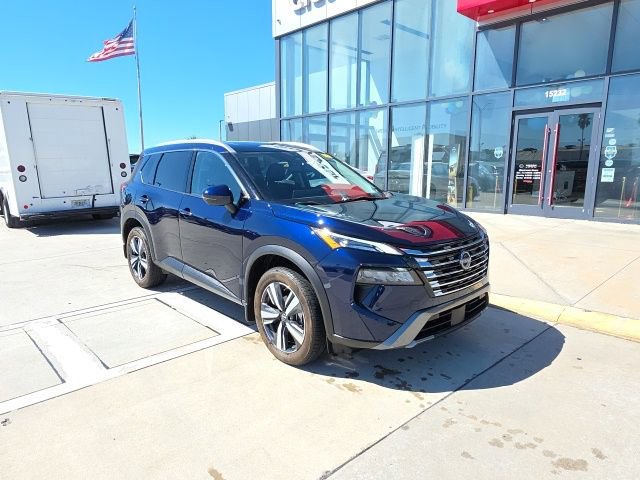 Used 2024 Nissan Rogue SL w/ SL Premium Package image 2