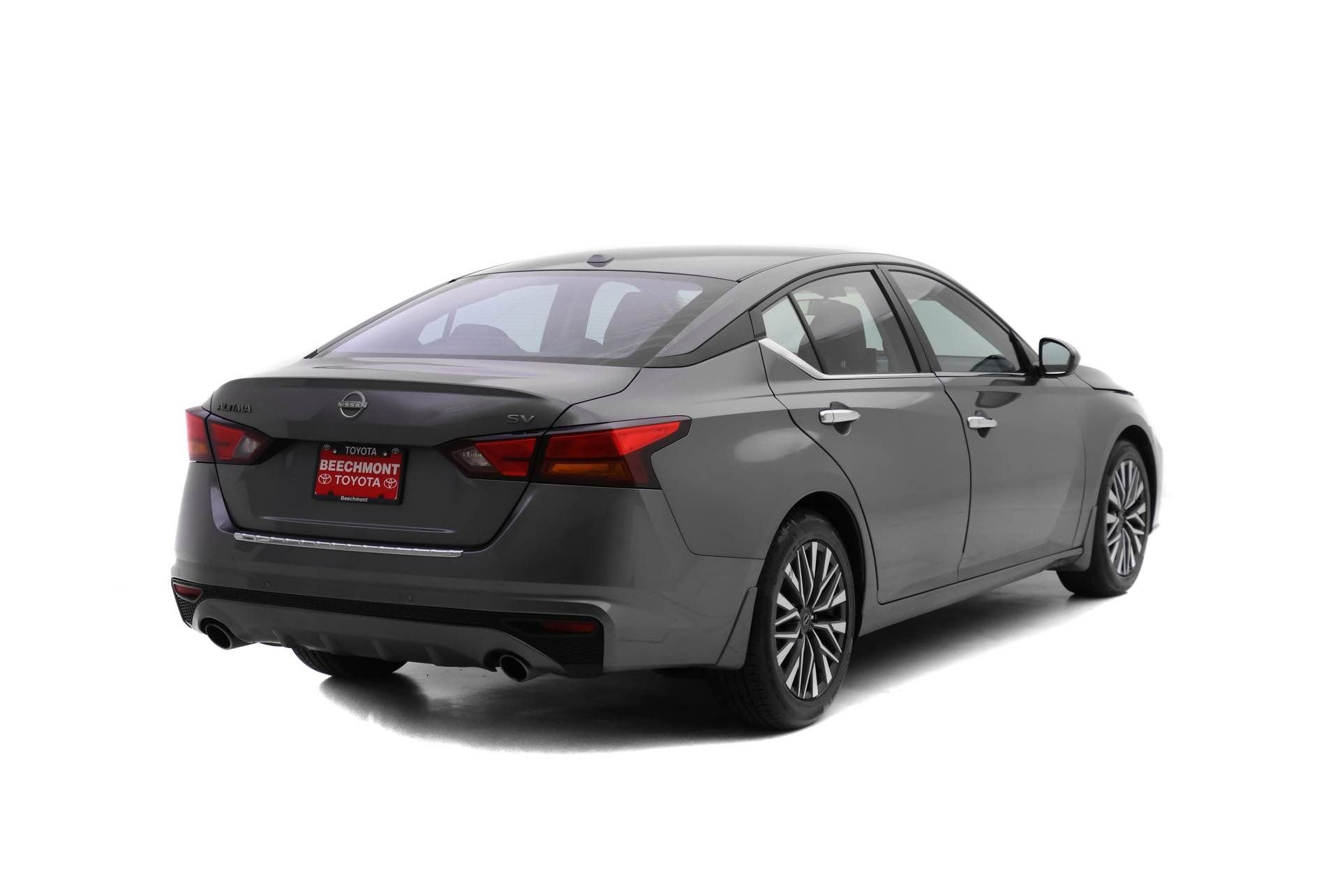 Used 2023 Nissan Altima 2.5 SV w/ SV Premium Package image 2