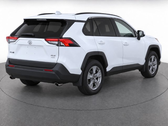 Used 2025 Toyota RAV4 XLE AWD/4WD image 3