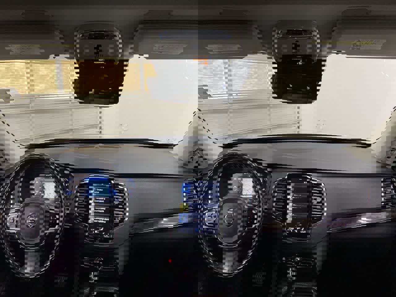 Used 2018 Volvo XC90 T6 Momentum w/ Convenience Package image 14