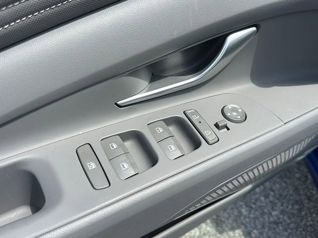 Used 2025 Hyundai Elantra SEL FWD image 15
