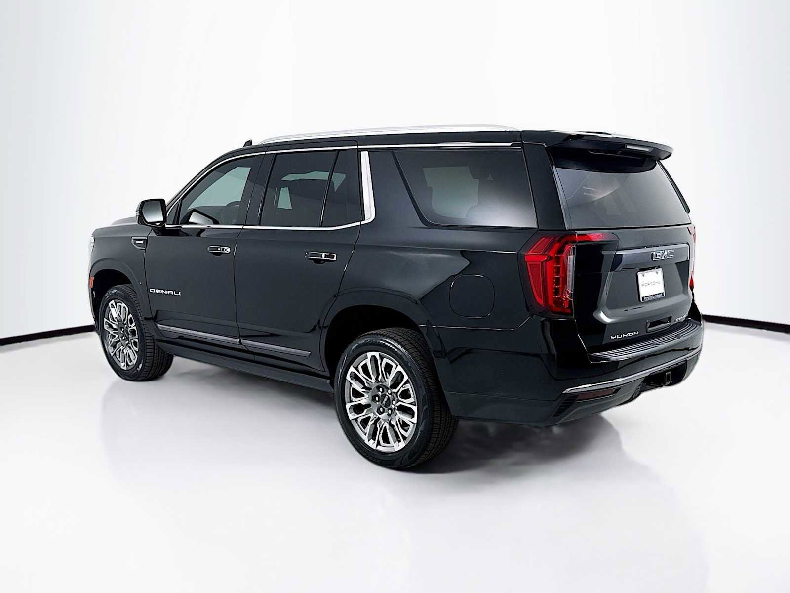 Used 2024 GMC Yukon Denali Ultimate image 3