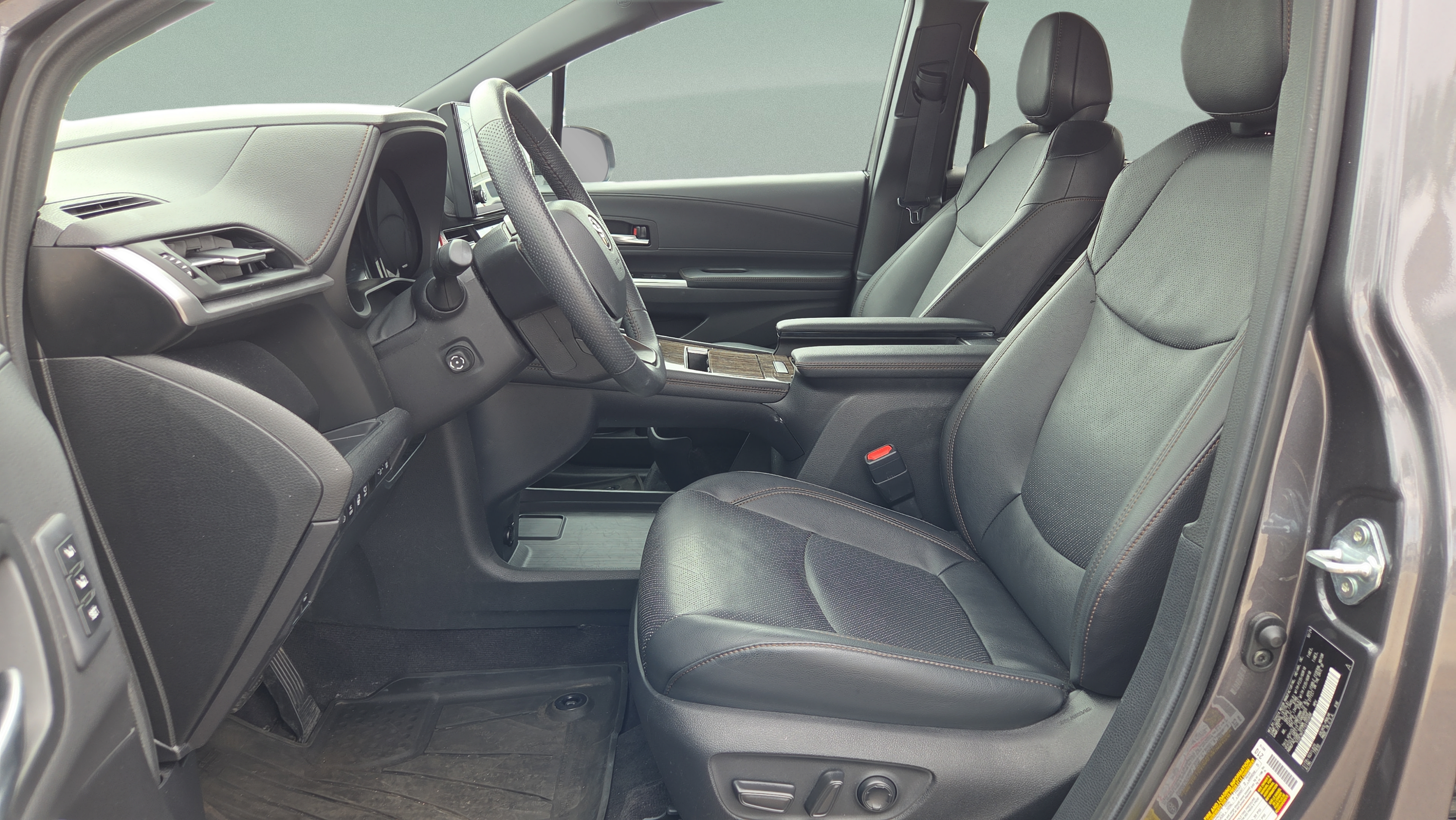 Certified 2025 Toyota Sienna Platinum AWD/4WD image 11