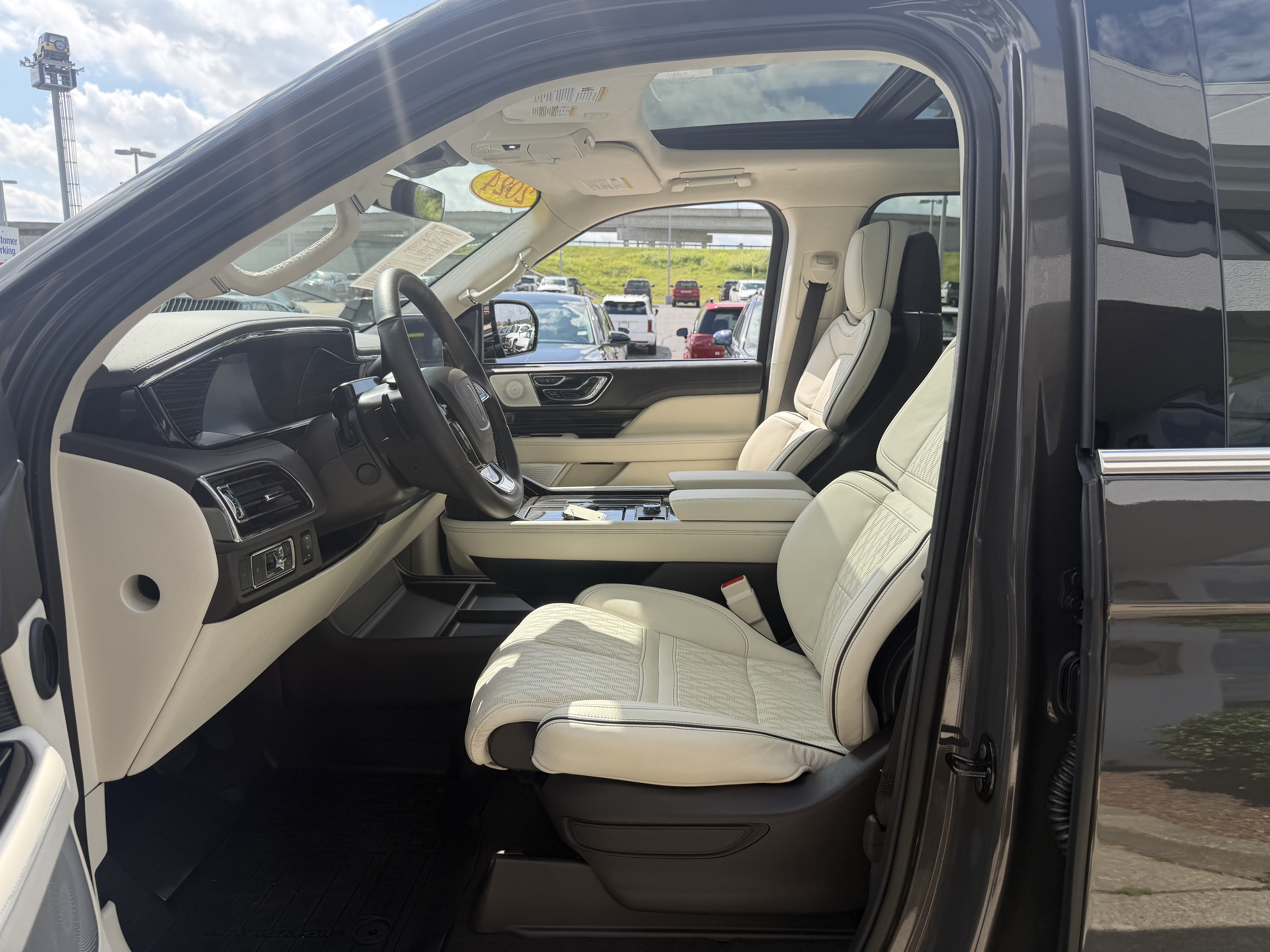 Used 2024 Lincoln Navigator L Black Label AWD/4WD image 33