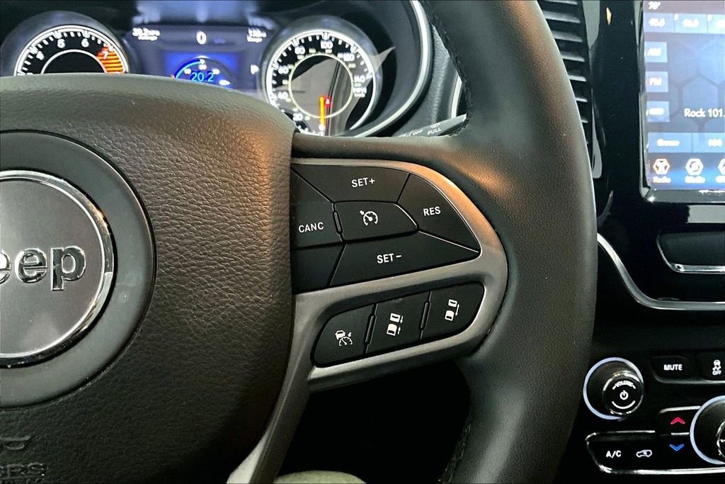 Used 2022 Jeep Cherokee Limited image 12