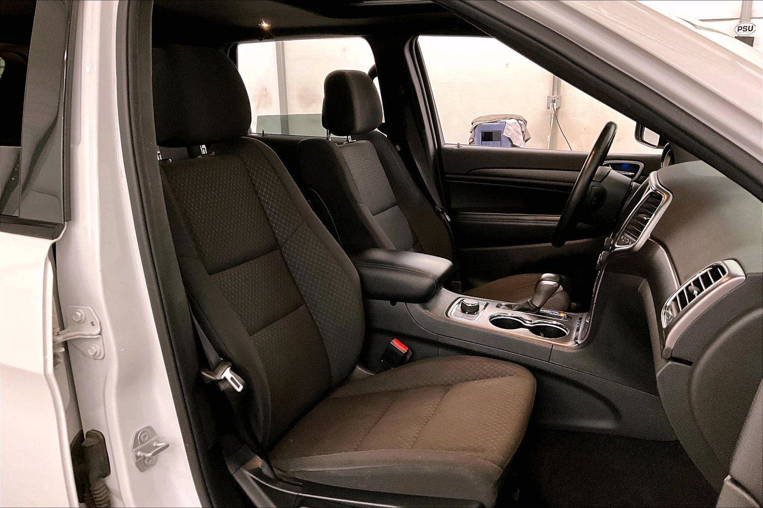 Used 2018 Jeep Grand Cherokee Laredo image 7