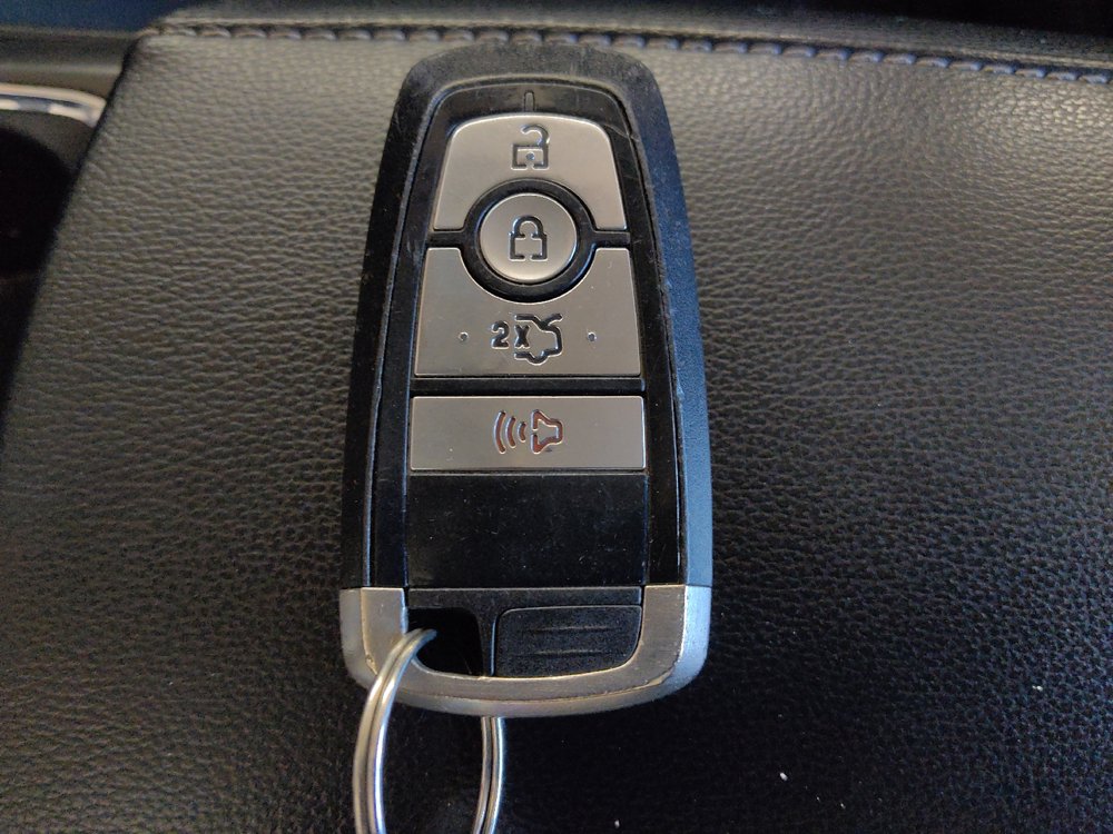 Used 2020 Ford Fusion SE FWD image 32