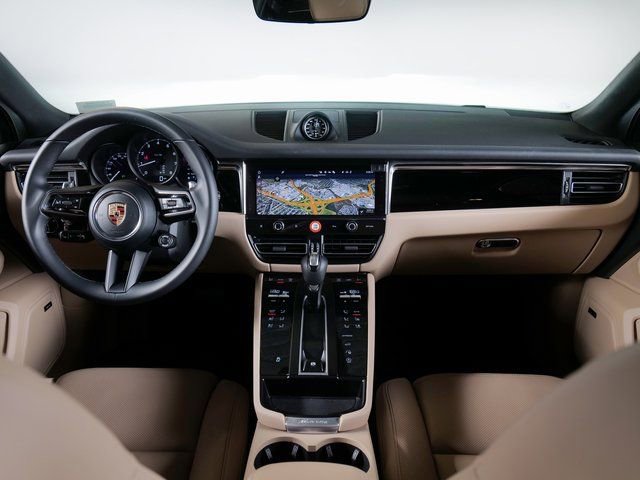 Certified 2026 Porsche Macan AWD/4WD image 12