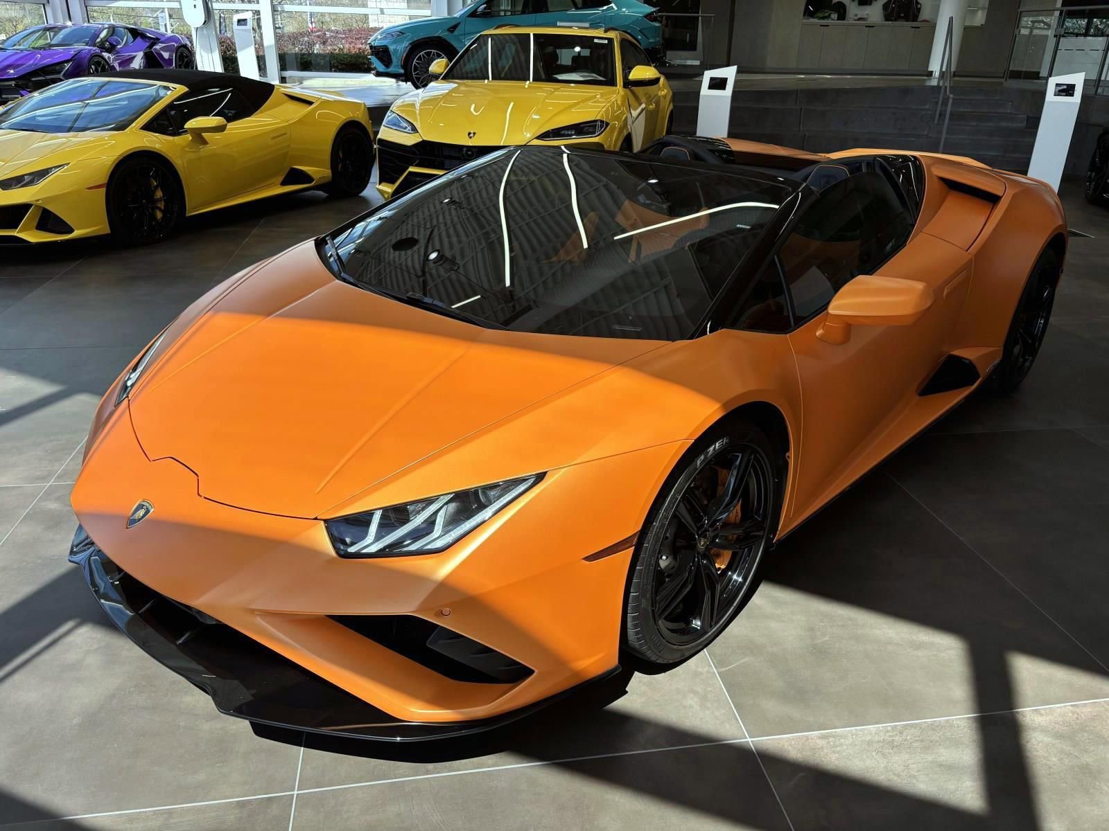 Used 2021 Lamborghini Huracan EVO RWD image 3