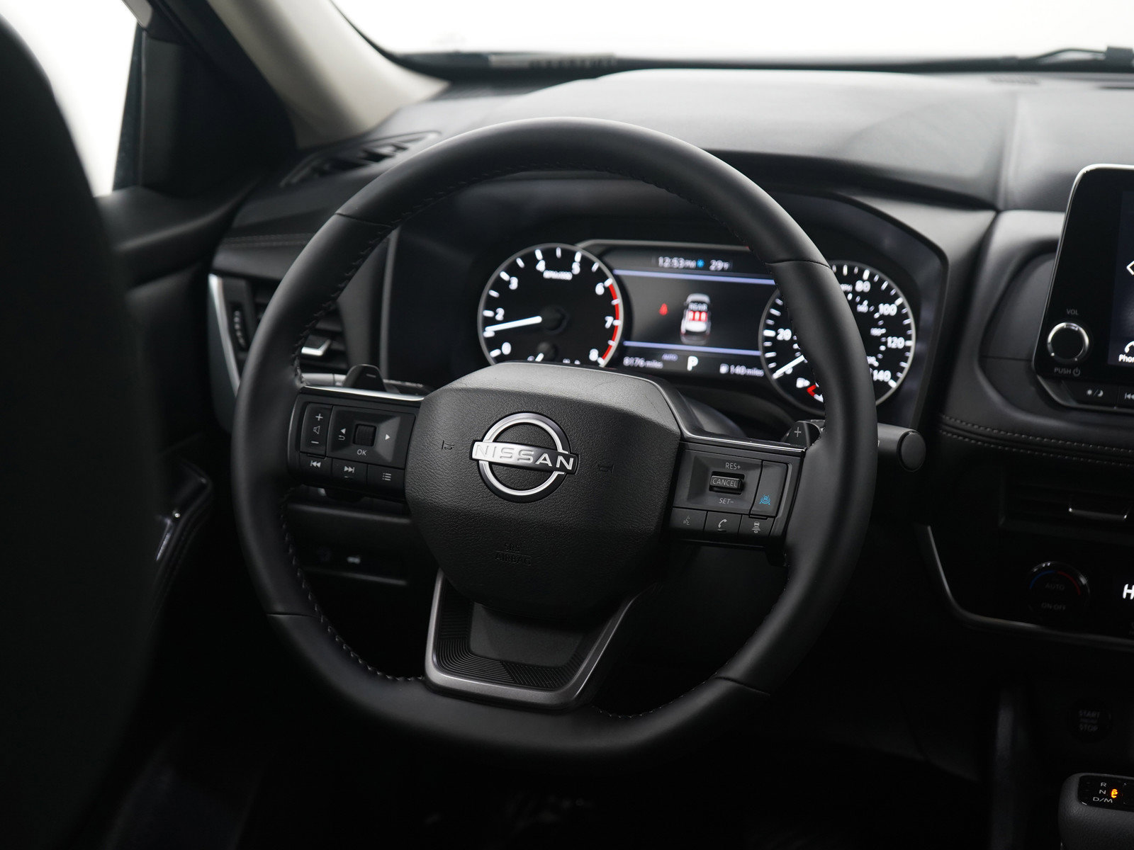 Used 2025 Nissan Rogue SV image 14