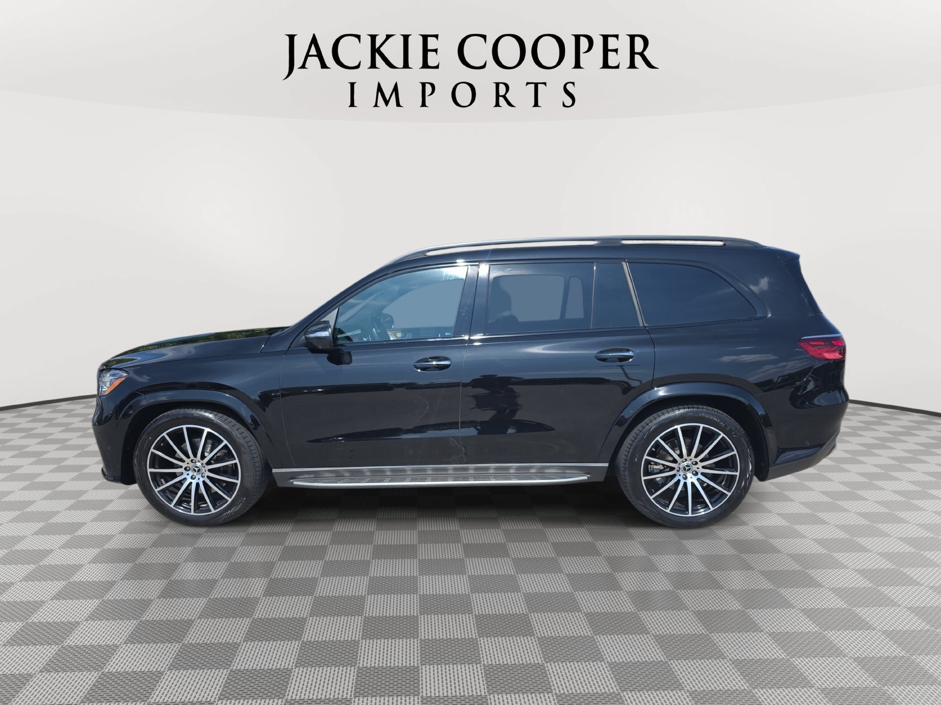 Used 2025 Mercedes-Benz GLS 580 4MATIC image 8