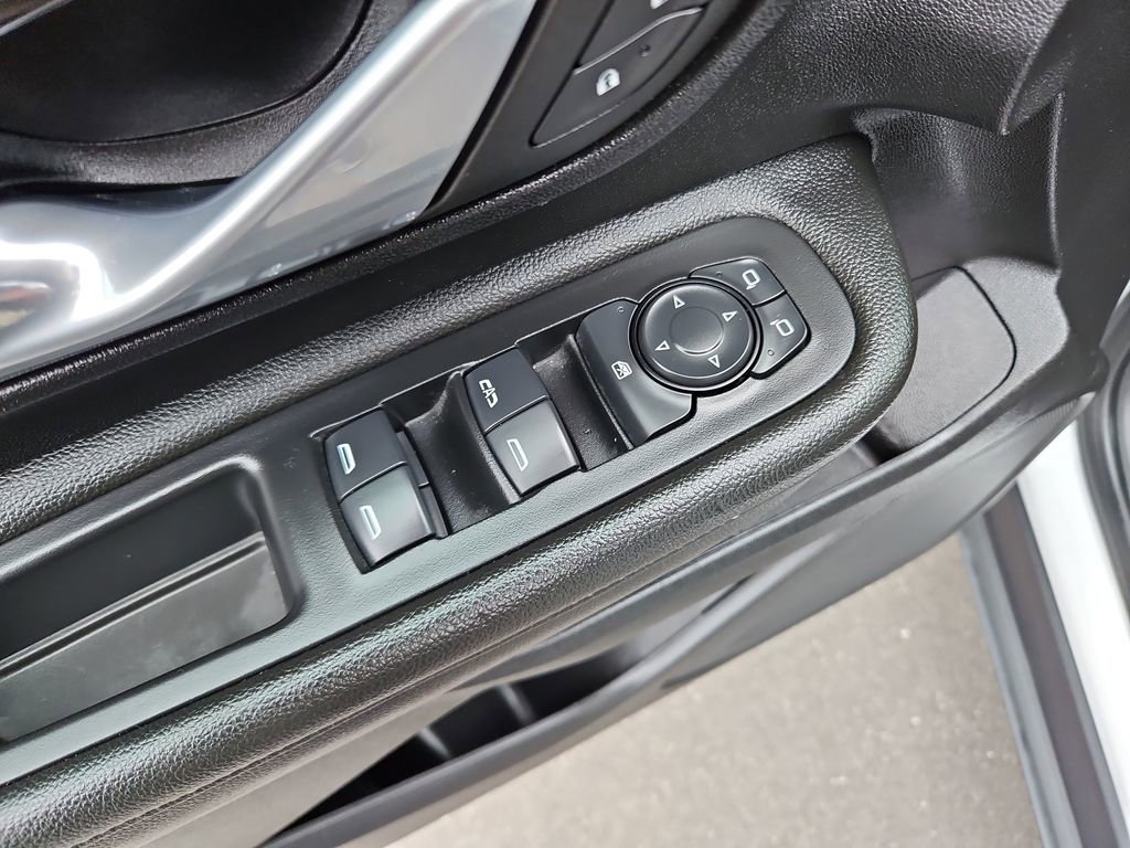 Used 2024 GMC Terrain SLE image 24