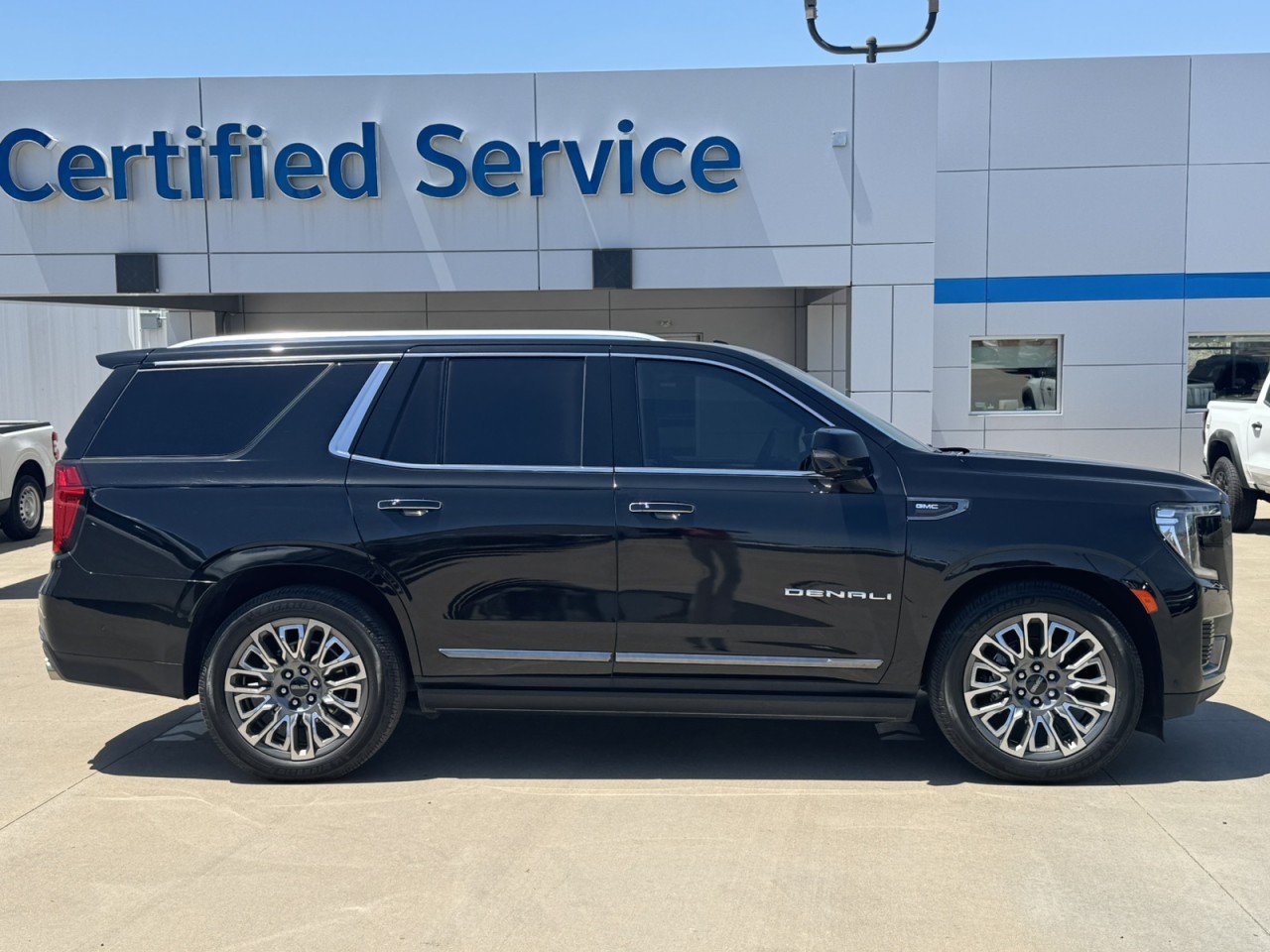 Certified 2023 GMC Yukon Denali Ultimate AWD/4WD image 3