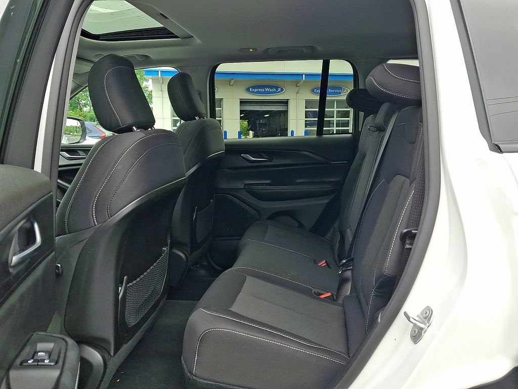 Used 2023 Jeep Grand Cherokee Laredo w/ Luxury Tech Group I AWD/4WD image 13