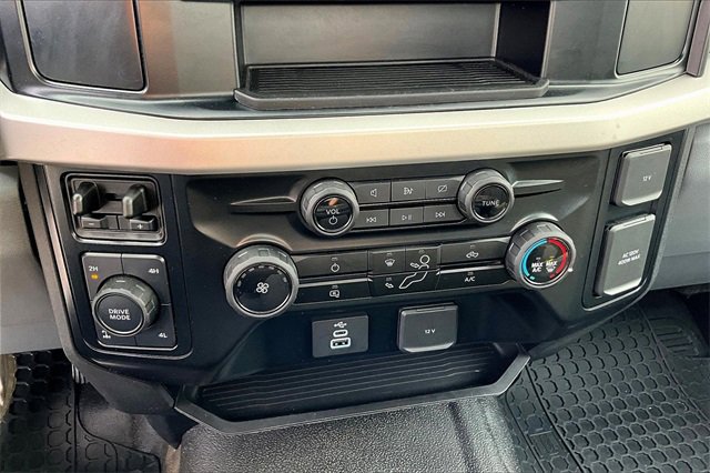 Used 2024 Ford F250 XL w/ Snow Plow/Camper Package image 18