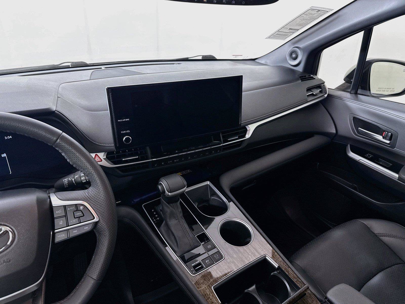 Certified 2025 Toyota Sienna Limited FWD image 36