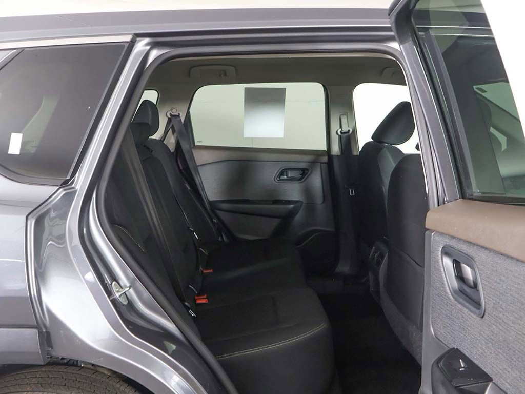 Used 2023 Nissan Rogue S image 36