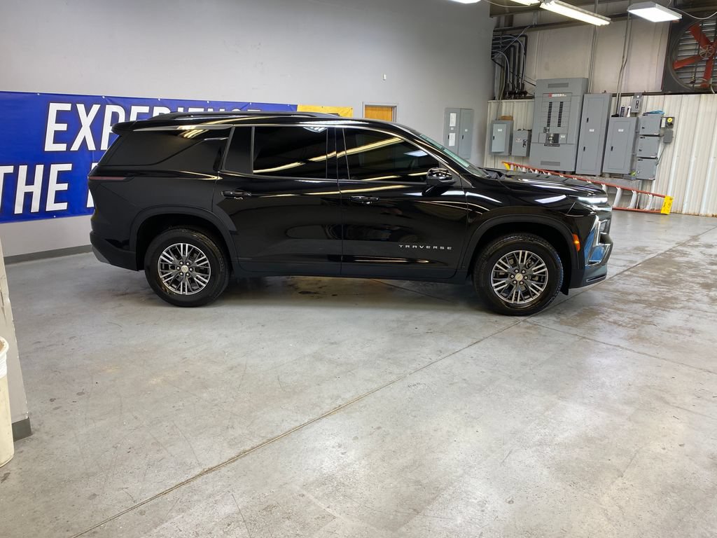 Used 2026 Chevrolet Traverse LT w/ Driver Confidence Package FWD image 8