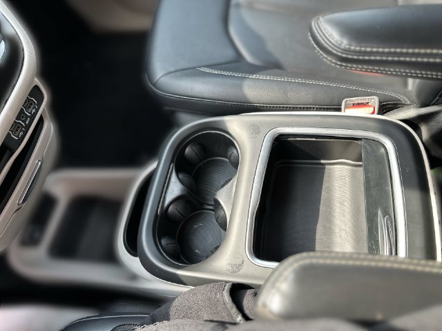 Used 2024 Chrysler Pacifica Touring-L FWD image 21