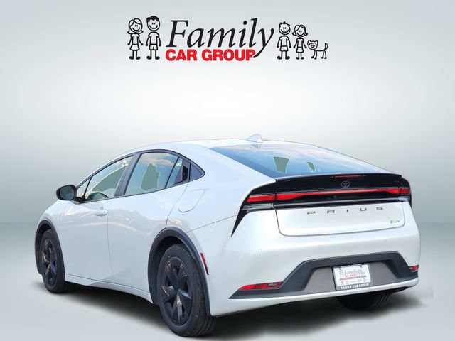 Used 2025 Toyota Prius LE FWD image 3