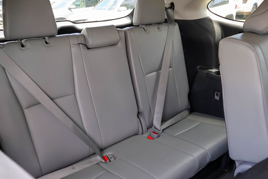 Used 2023 Toyota Highlander Limited FWD image 12