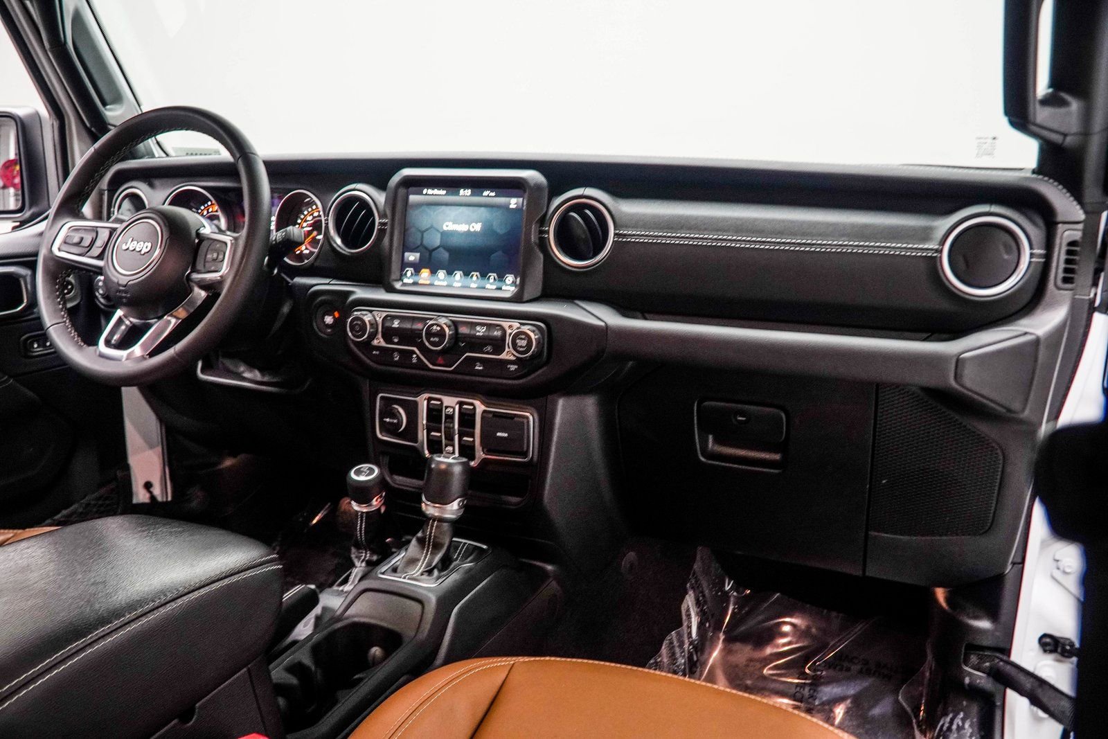 Used 2023 Jeep Gladiator Overland w/ LED Lighting Group image 16