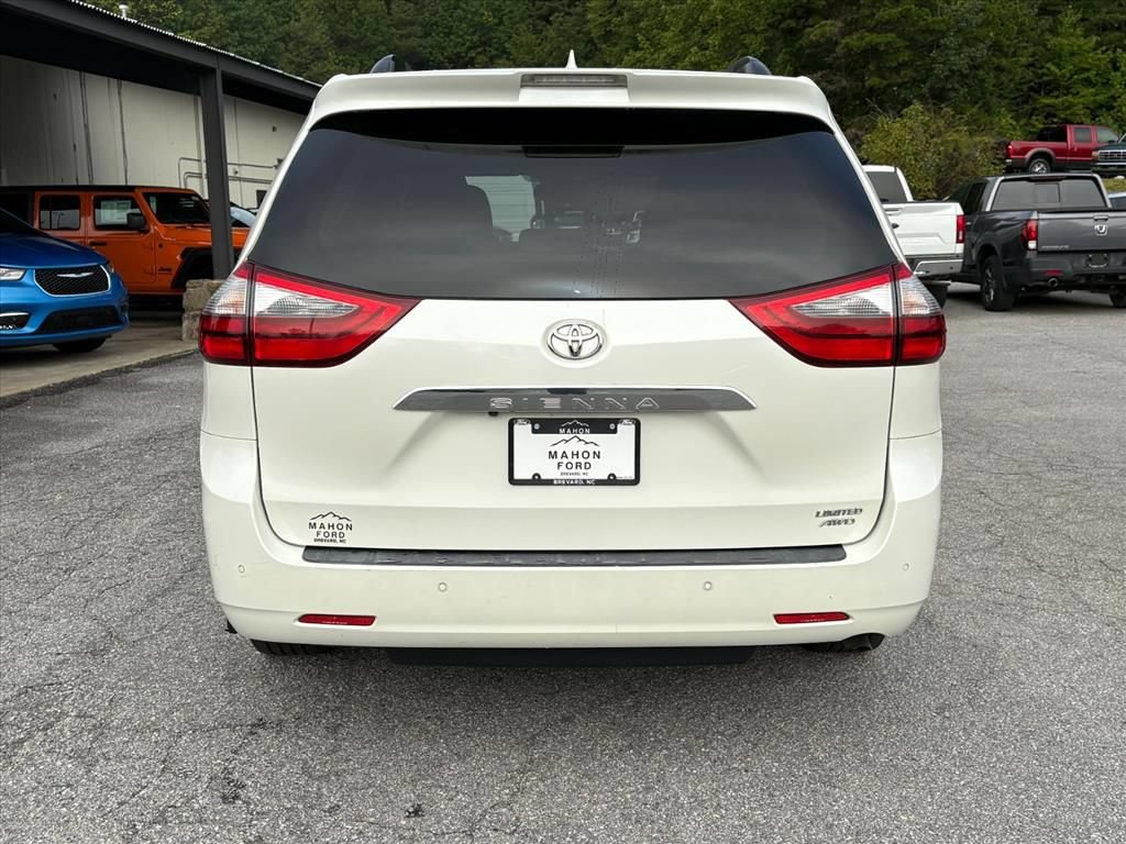 Used 2020 Toyota Sienna Limited Premium w/ Carpet Mat Package AWD/4WD image 6