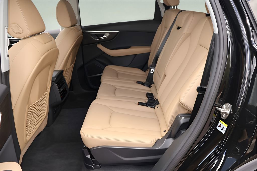 Used 2025 Audi Q7 3.0T Premium Plus AWD/4WD image 12