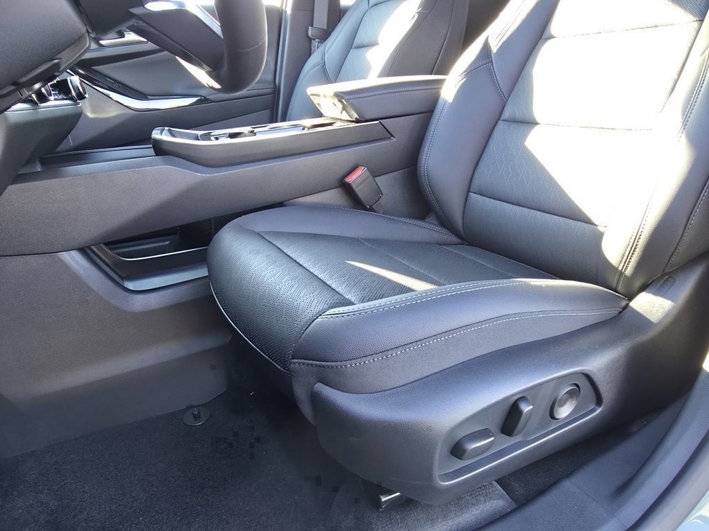 New 2026 Chevrolet Equinox LT w/ Convenience Package II image 14