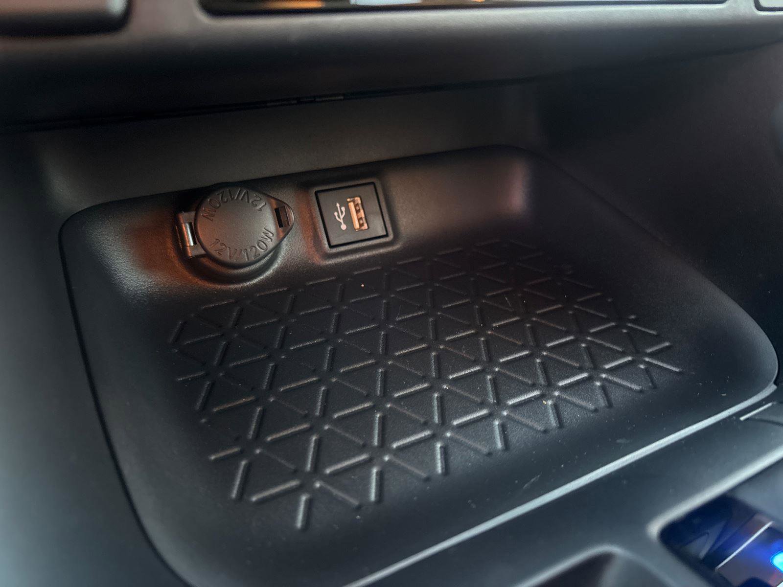 Used 2025 Toyota RAV4 XLE image 26