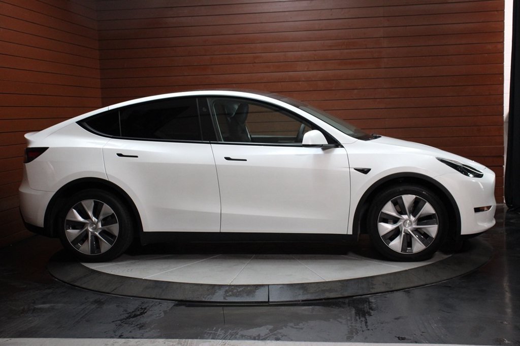 Used 2023 Tesla Model Y Long Range AWD/4WD image 11