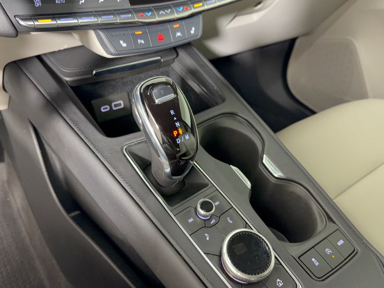 Used 2022 Cadillac XT4 Luxury w/ Cold Weather Package FWD image 21