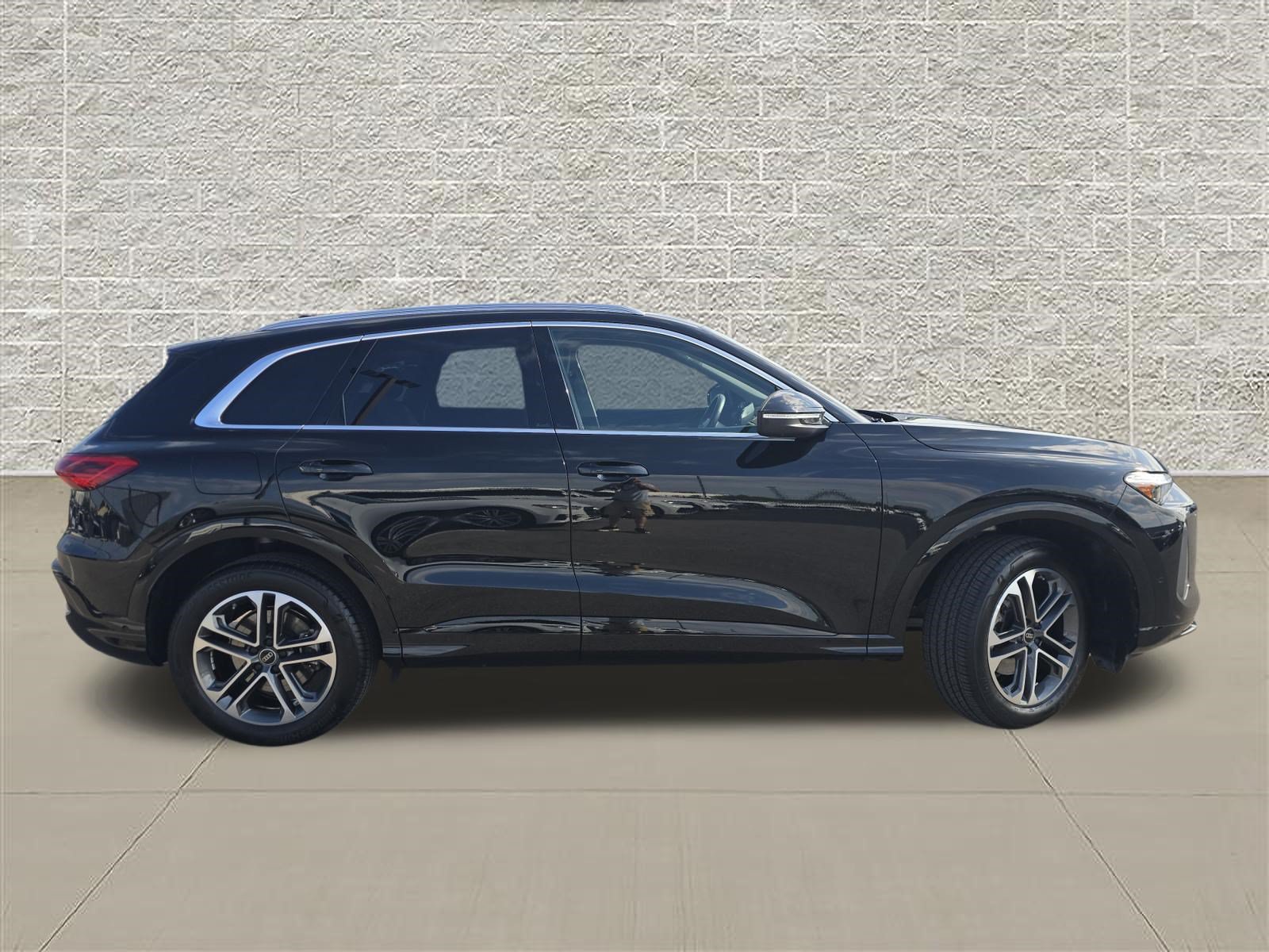 Certified 2025 Audi Q5 Premium Plus w/ Premium Plus AWD/4WD image 8