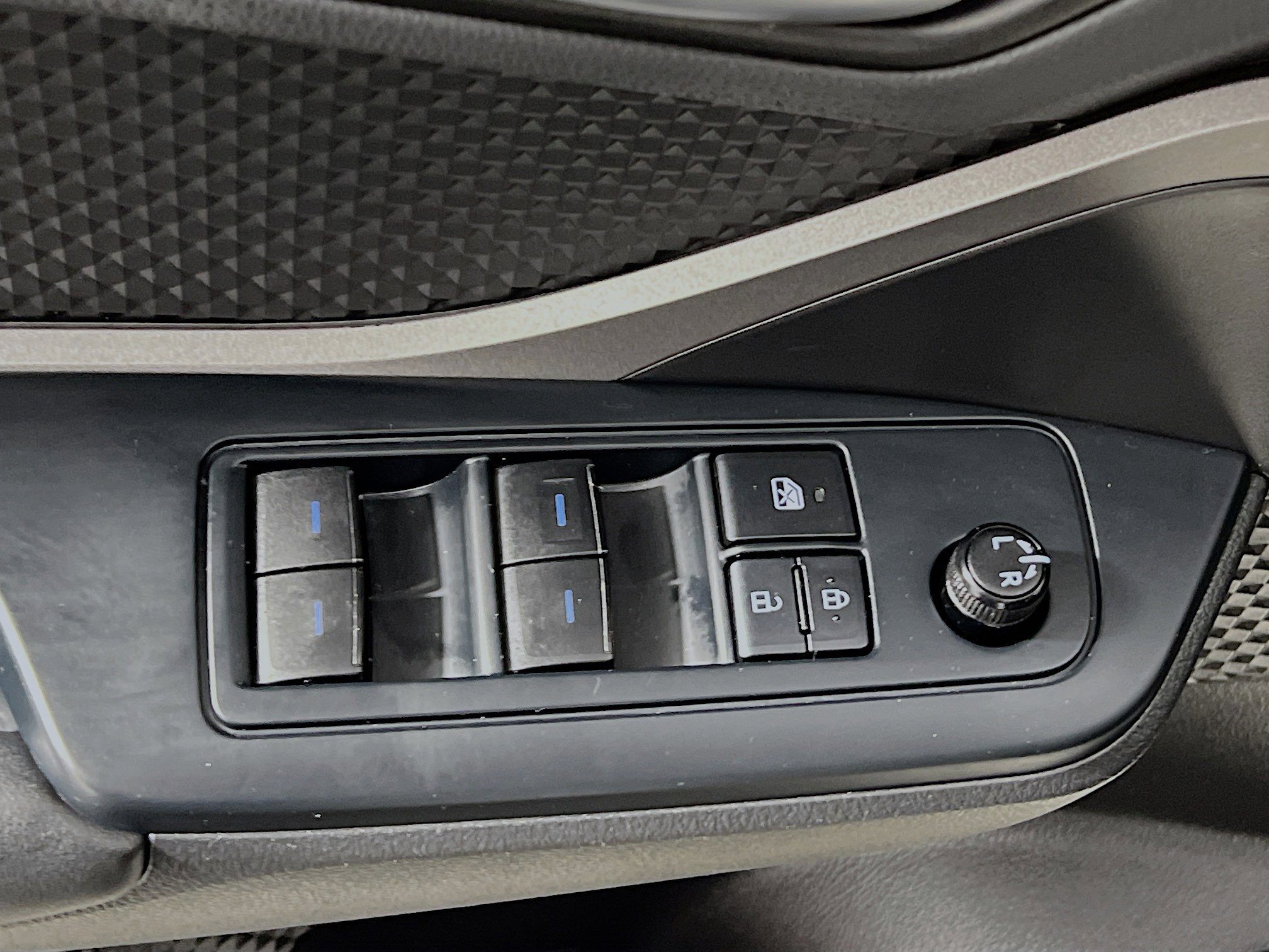 Used 2021 Toyota C-HR LE image 17