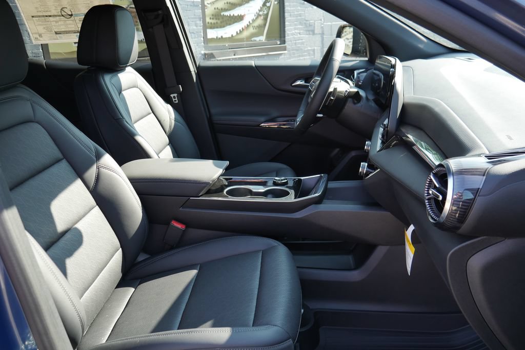 New 2026 Chevrolet Equinox LT w/ Convenience Package II AWD/4WD image 9