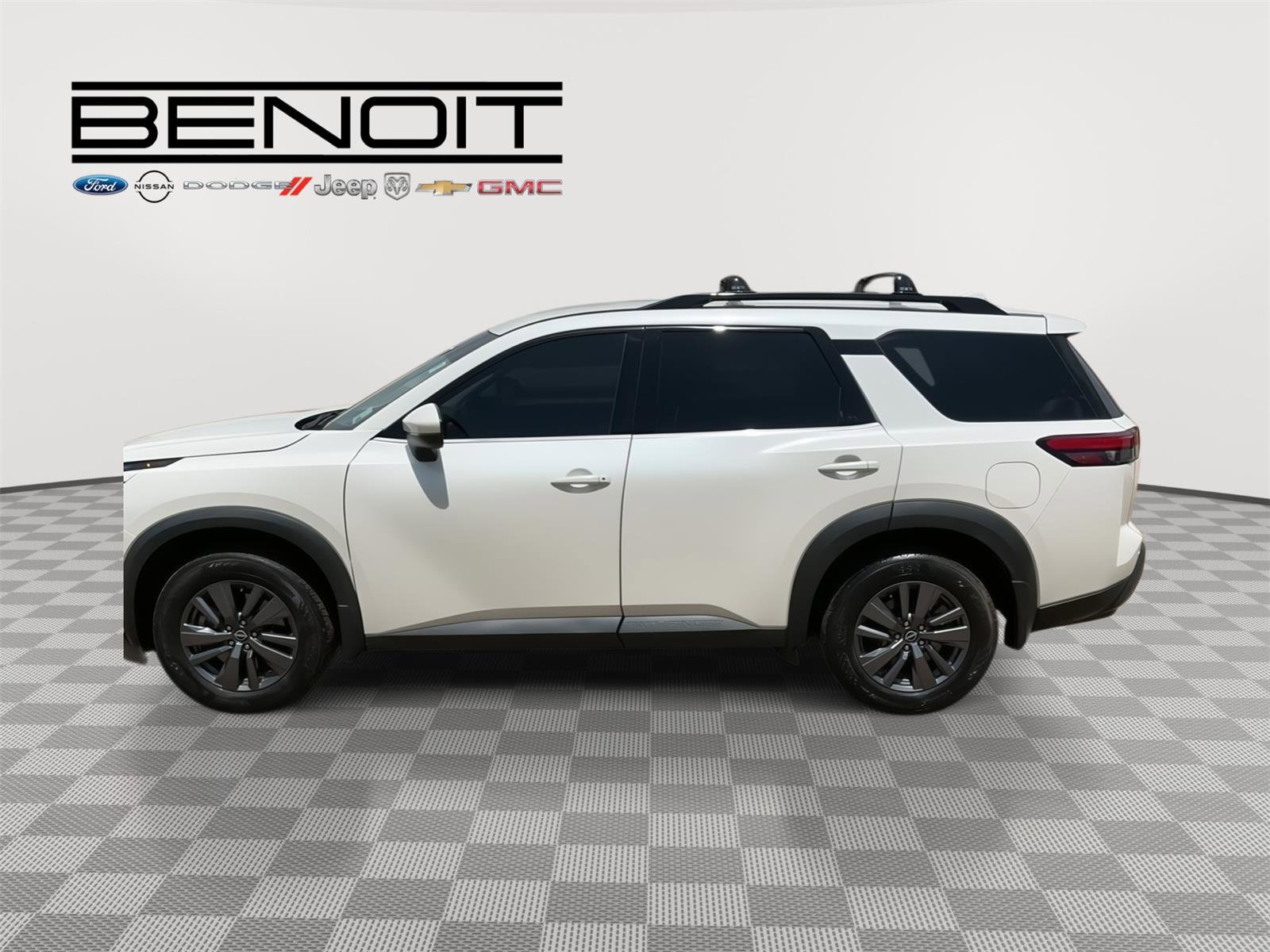 Used 2023 Nissan Pathfinder SV w/ Black Appearance Package FWD image 8