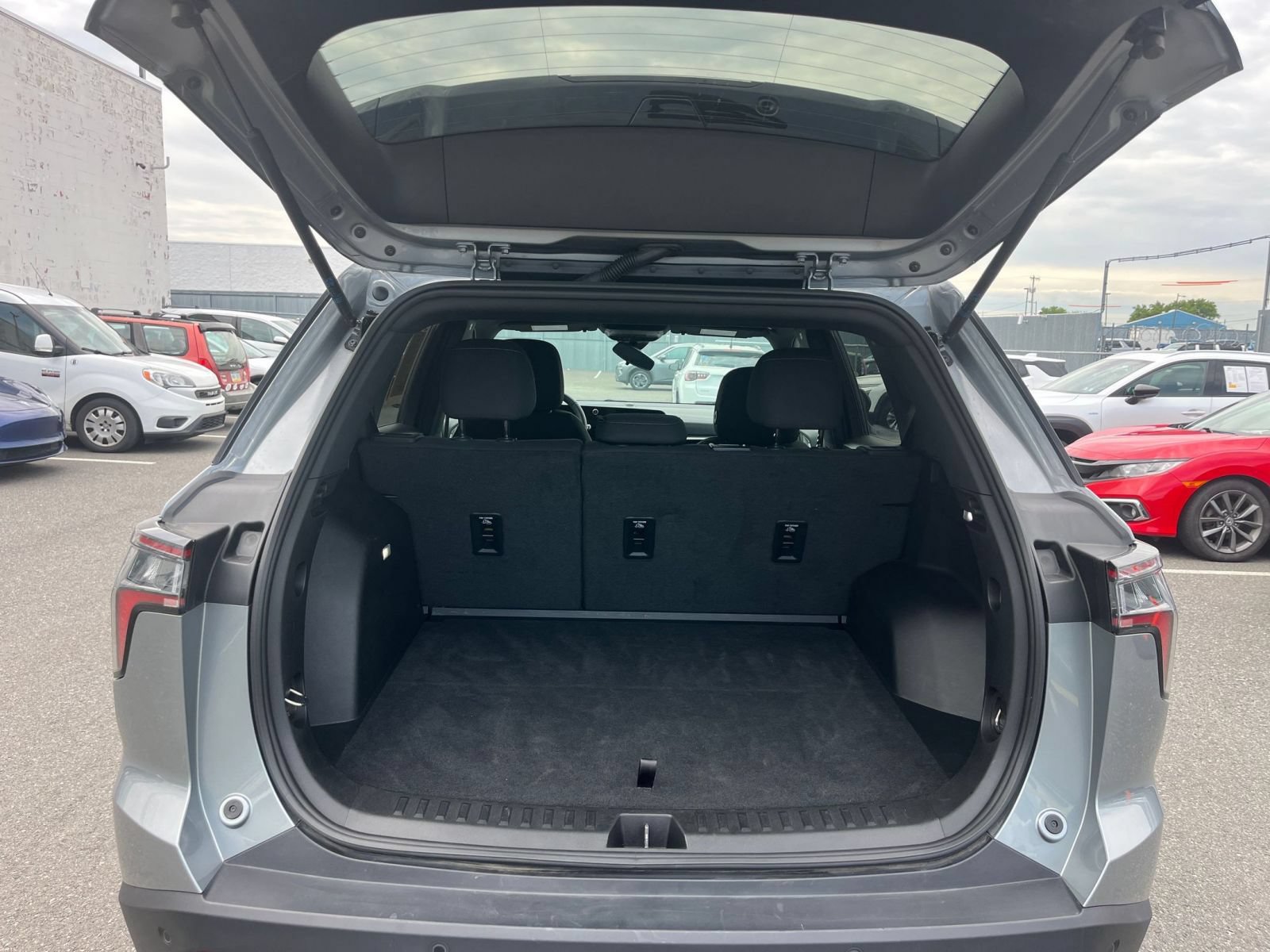 Used 2025 Chevrolet Equinox LT FWD image 31