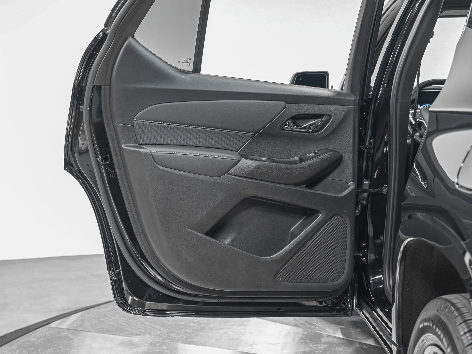 Used 2023 Chevrolet Traverse Premier w/ Redline Edition image 26