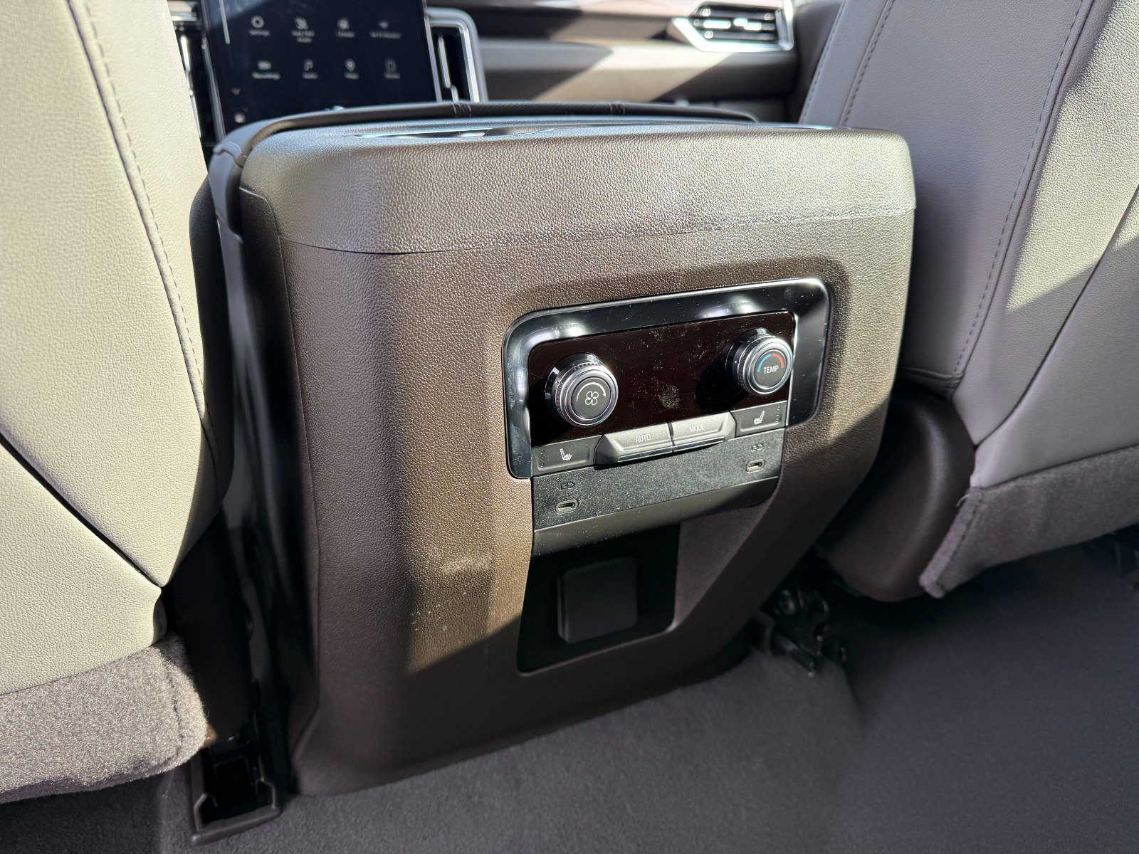 New 2026 GMC Yukon Elevation image 18