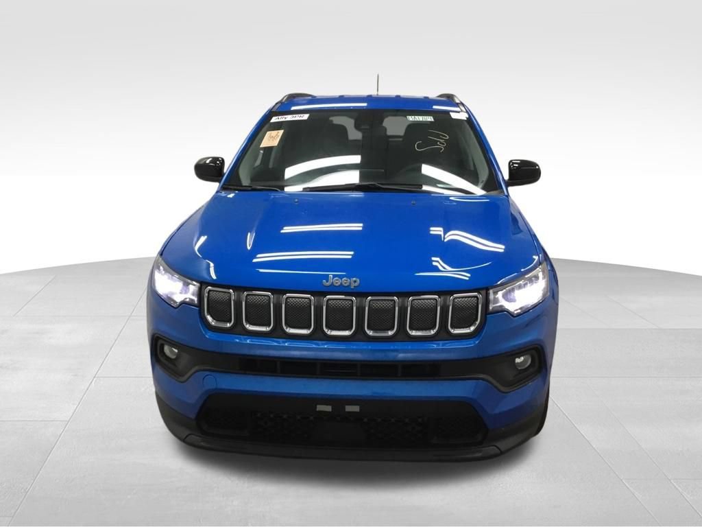 Used 2022 Jeep Compass Latitude AWD/4WD image 3
