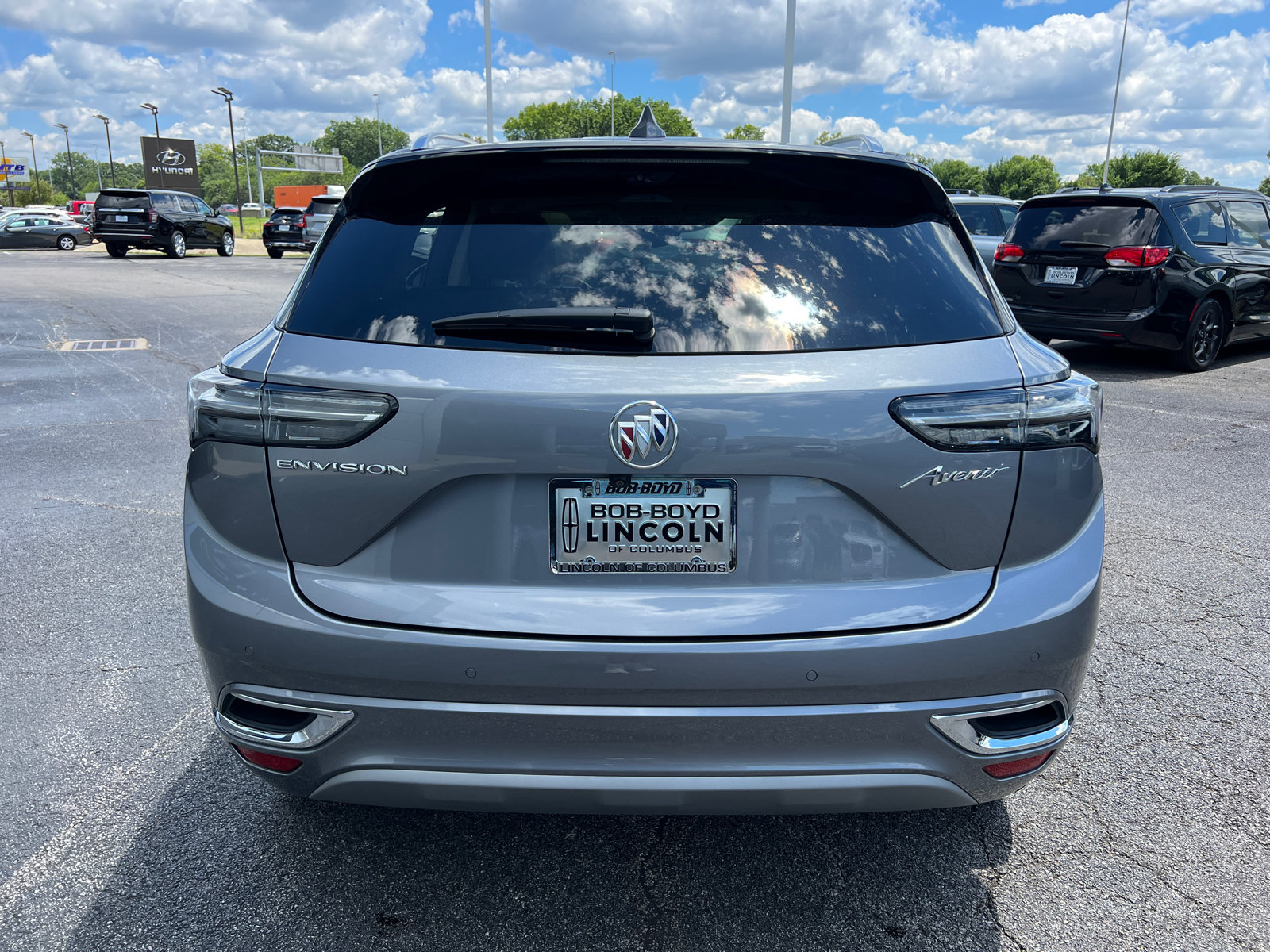 Used 2022 Buick Envision Avenir w/ Technology Package II FWD image 6