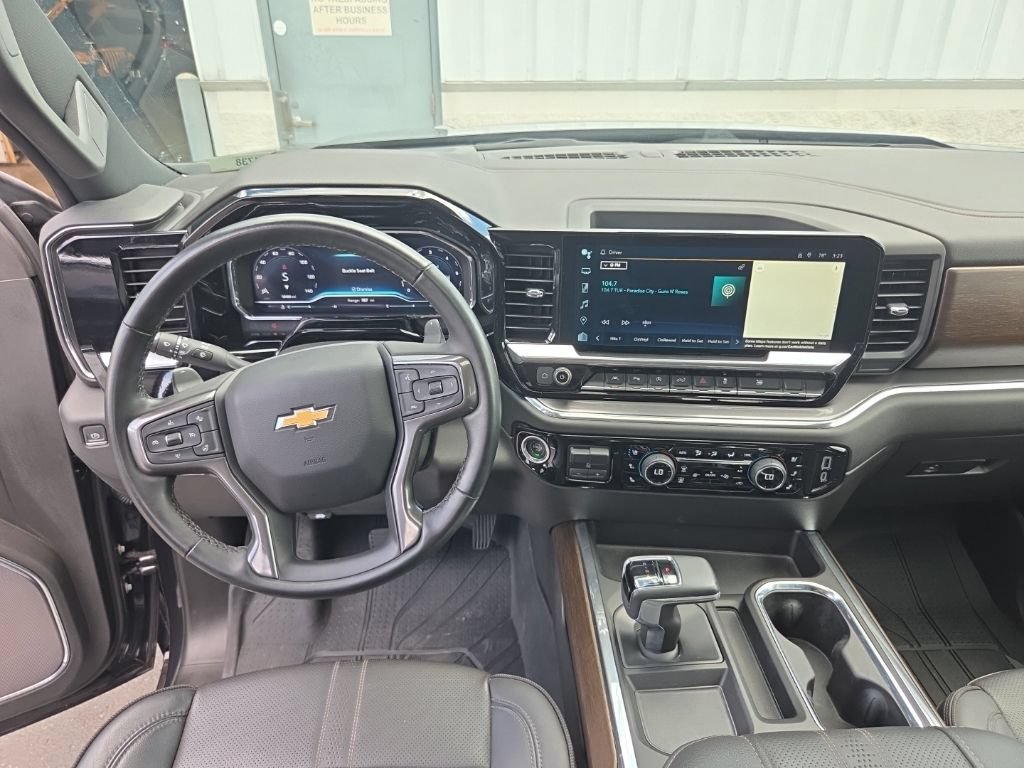 Used 2024 Chevrolet Silverado 1500 High Country w/ High Country Premium Package AWD/4WD image 32