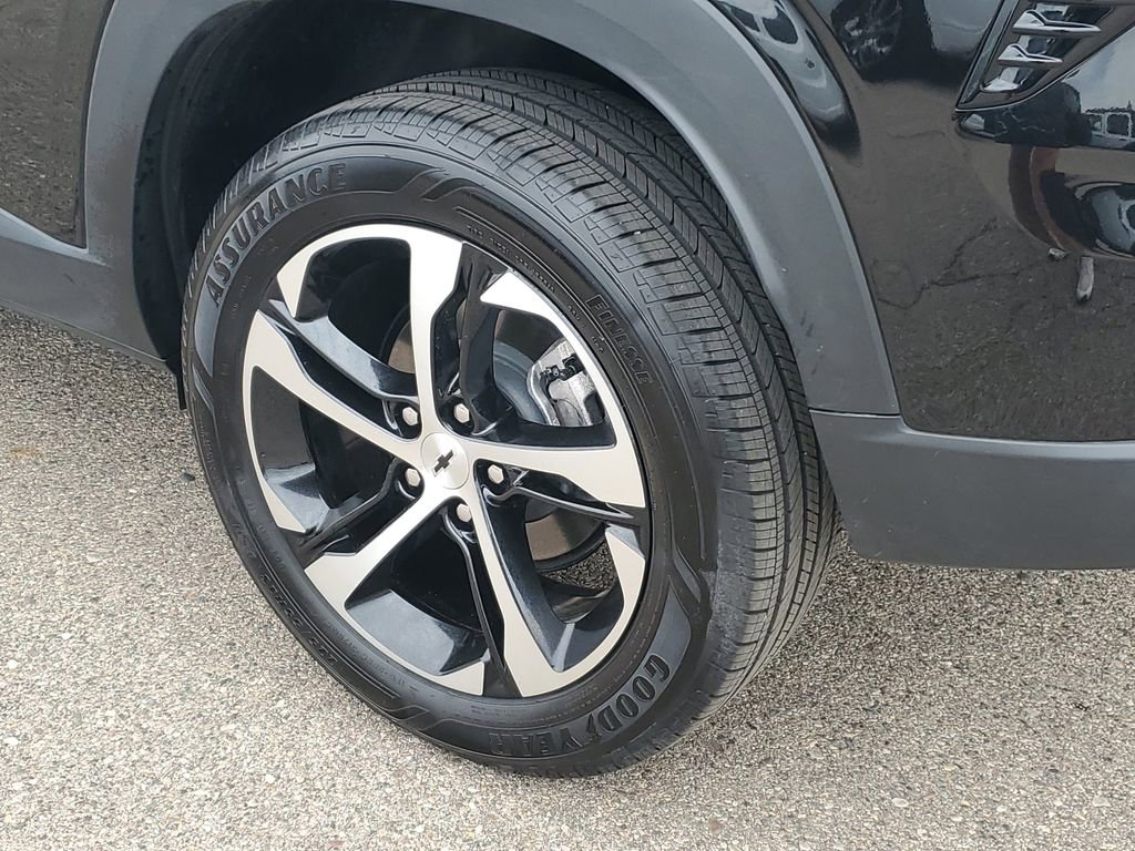 Used 2025 Chevrolet Trax RS w/ Driver Confidence Package FWD image 29