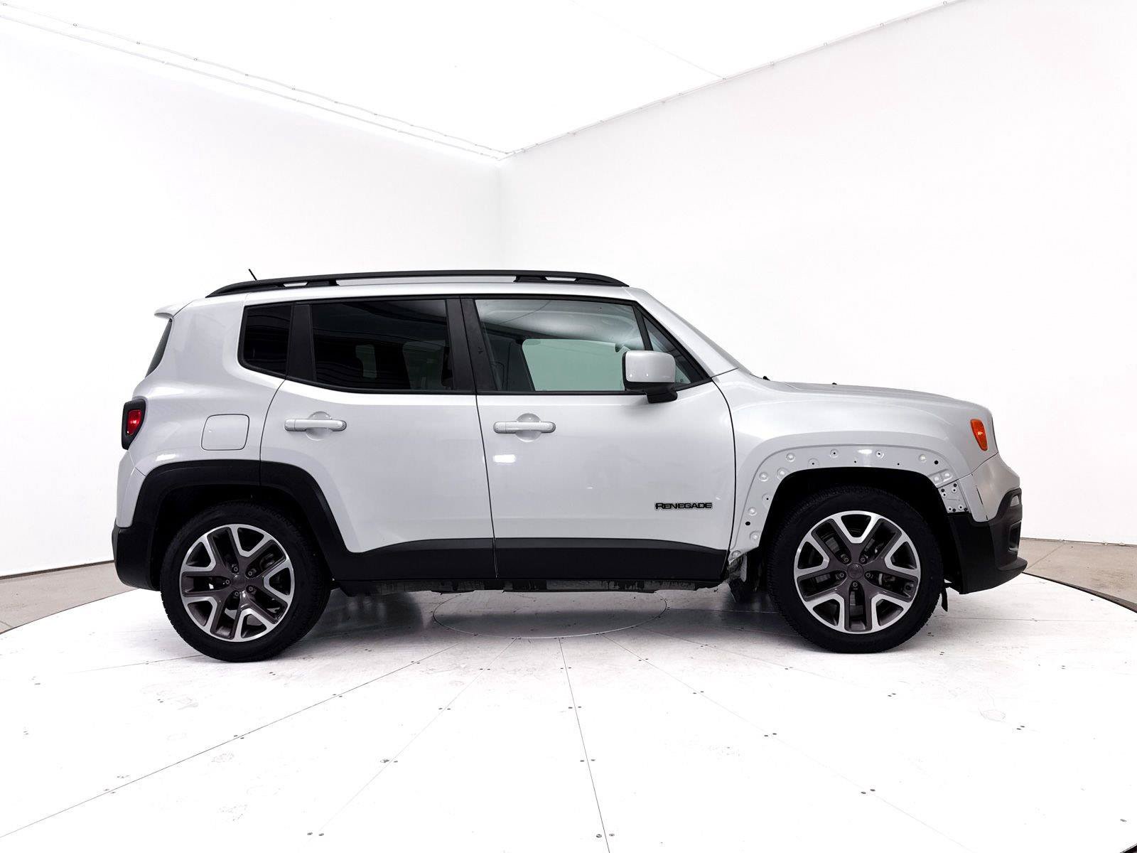 Used 2015 Jeep Renegade Latitude FWD image 34