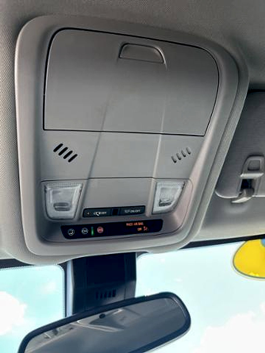 Used 2023 GMC Terrain SLE w/ Elevation Edition image 16