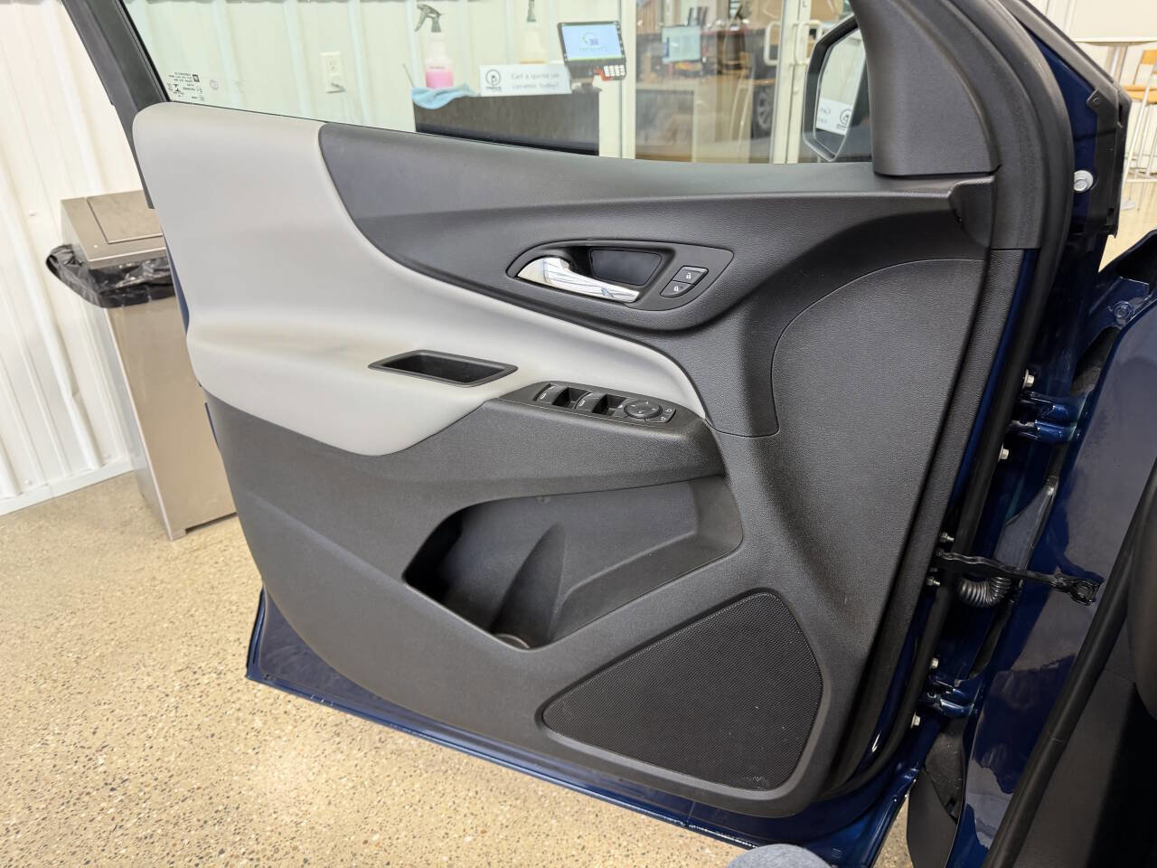 Used 2022 Chevrolet Equinox LS AWD/4WD image 30